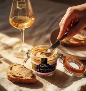photo lifestyle foie gras Maison Fayard dégustation gros plan