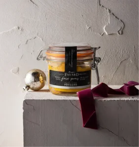 packshot produit foie gras Maison Fayard mise en scène fond texturé