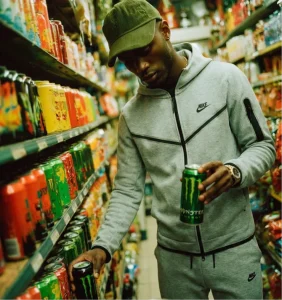 mannequin virtuel homme streetwear lifestyle supermarché